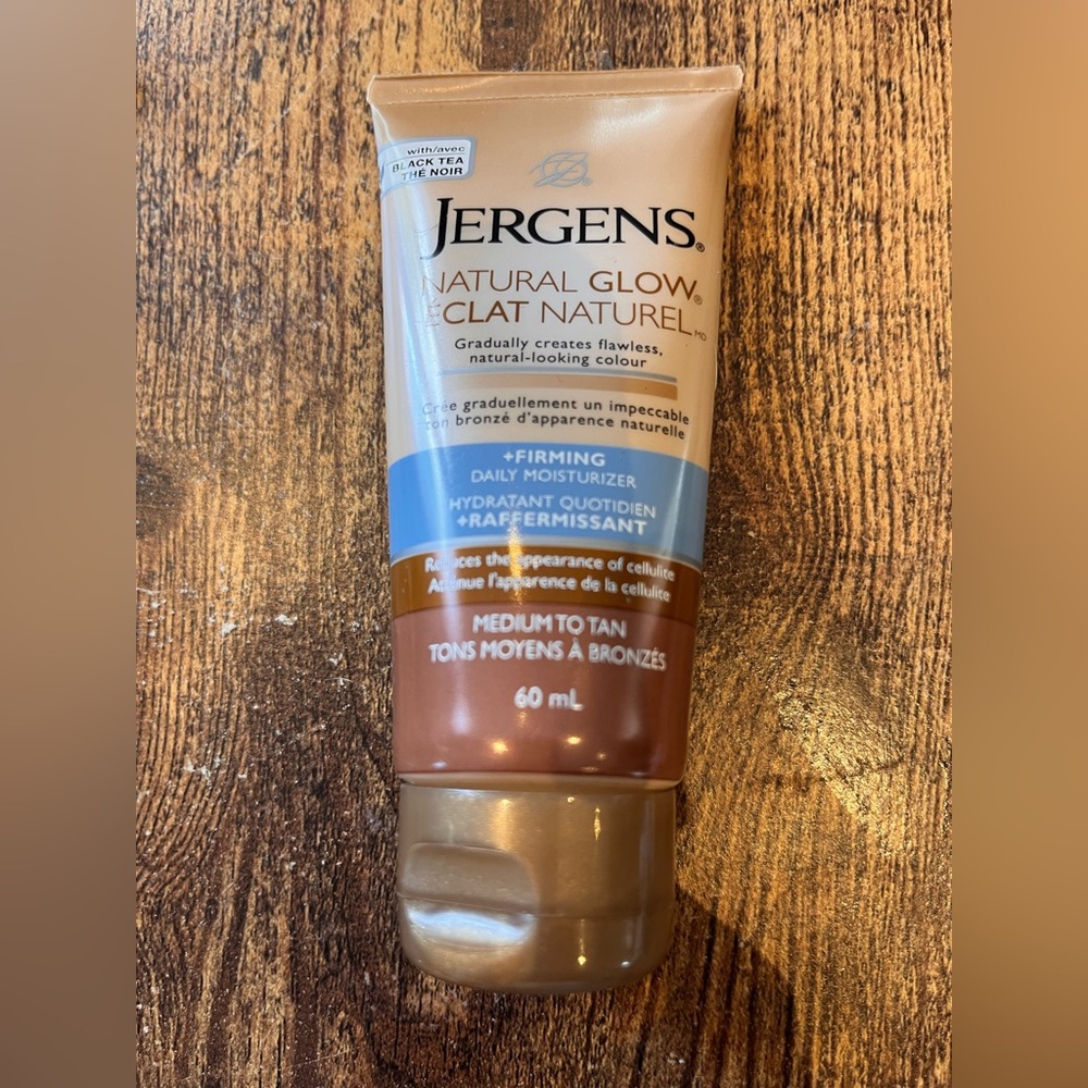 🌙 B7- Jergens Natural Glow Daily Moisturizer - Medium to Tan